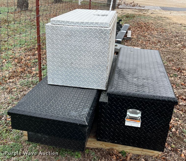 image for item DS2820 (3) toolboxes