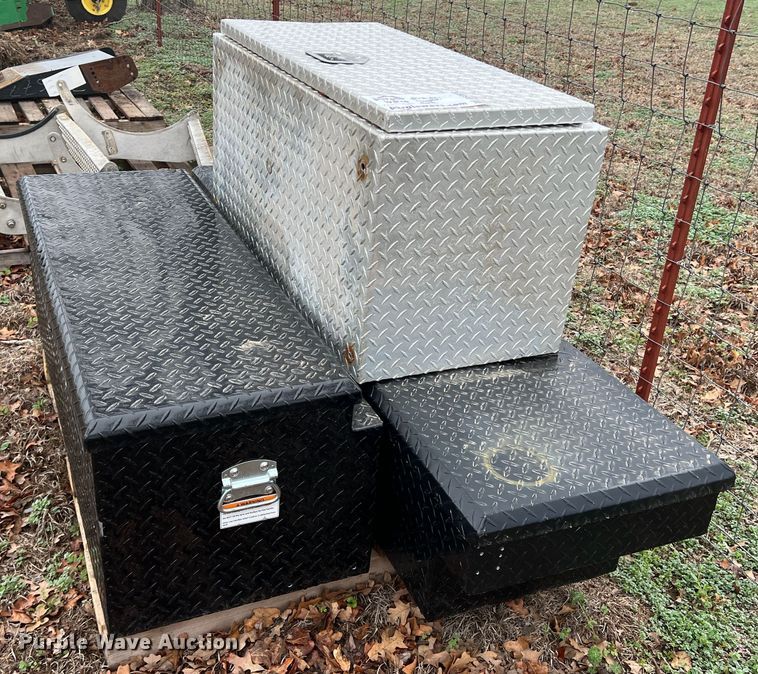 image for item DS2820 (3) toolboxes