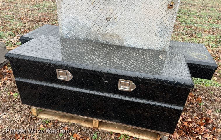 image for item DS2820 (3) toolboxes