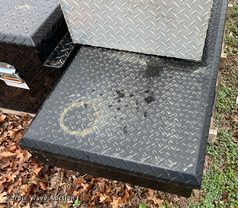 image for item DS2820 (3) toolboxes