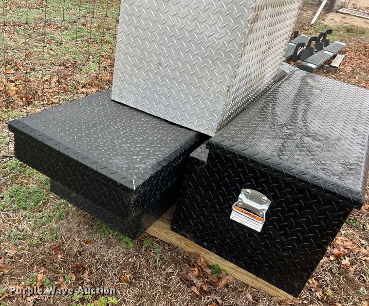 image for item DS2820 (3) toolboxes