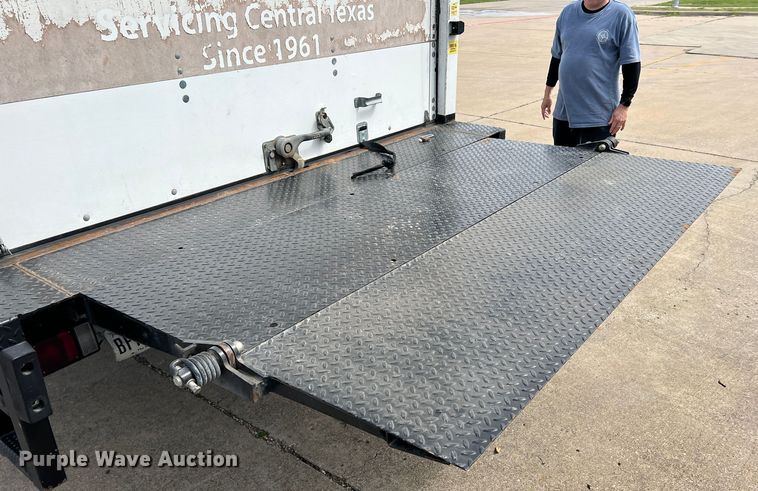 image for item DS2837 2011 Isuzu NPR  box truck