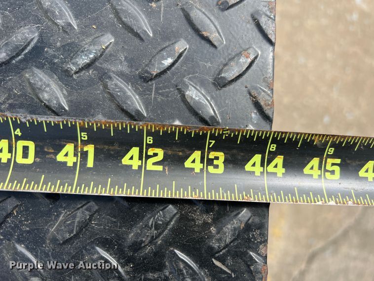 image for item DS2837 2011 Isuzu NPR  box truck