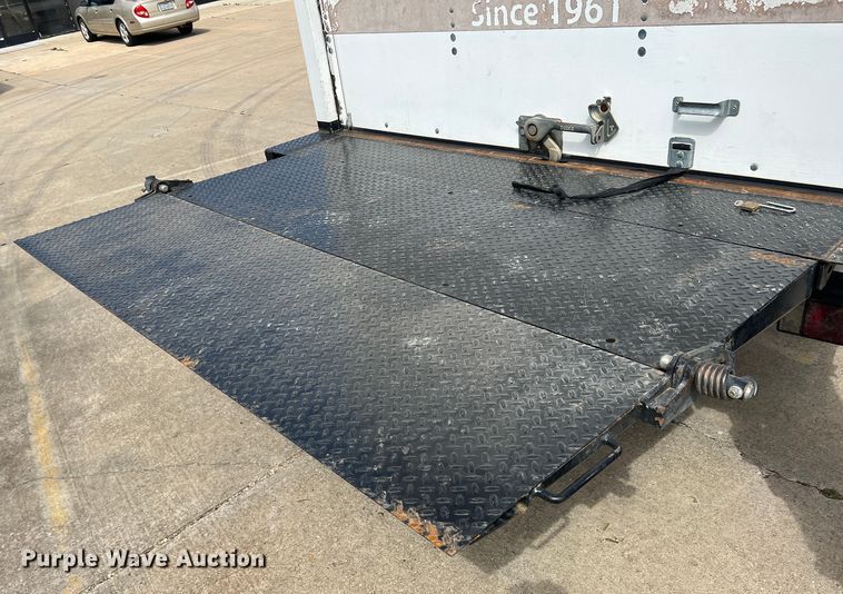 image for item DS2837 2011 Isuzu NPR  box truck