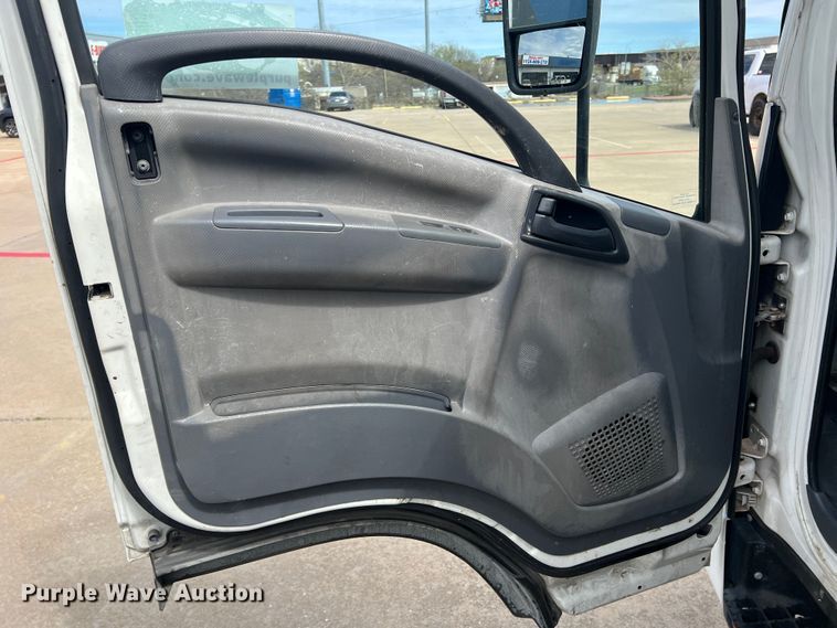 image for item DS2837 2011 Isuzu NPR  box truck