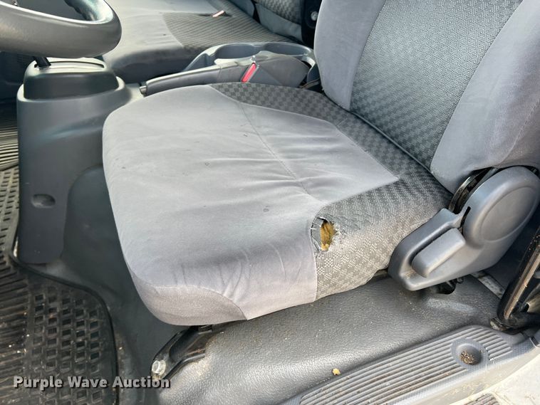 image for item DS2837 2011 Isuzu NPR  box truck