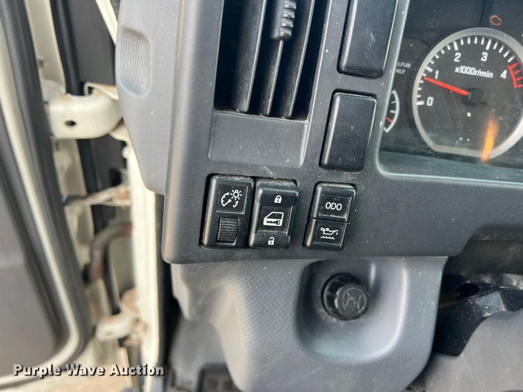 image for item DS2837 2011 Isuzu NPR  box truck