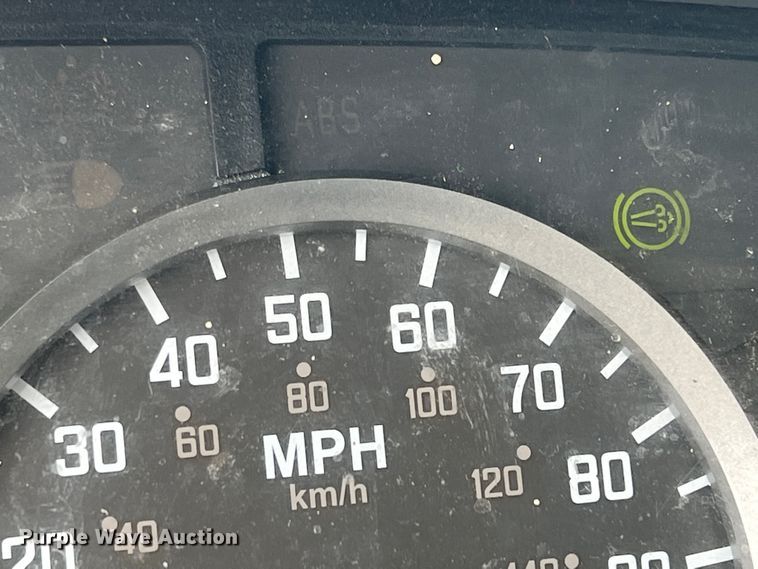 image for item DS2837 2011 Isuzu NPR  box truck