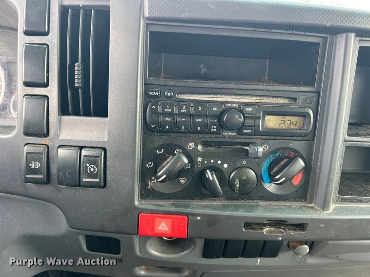 image for item DS2837 2011 Isuzu NPR  box truck