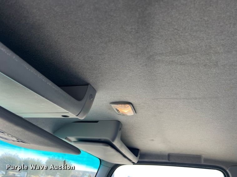 image for item DS2837 2011 Isuzu NPR  box truck