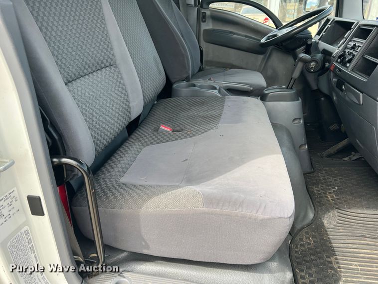 image for item DS2837 2011 Isuzu NPR  box truck