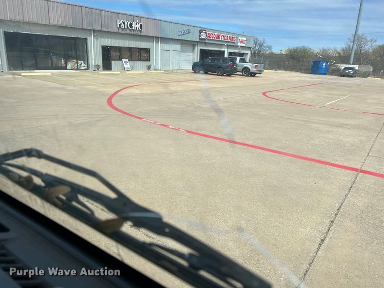 image for item DS2837 2011 Isuzu NPR  box truck