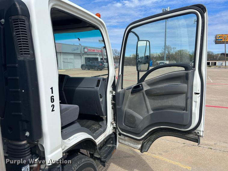 image for item DS2837 2011 Isuzu NPR  box truck