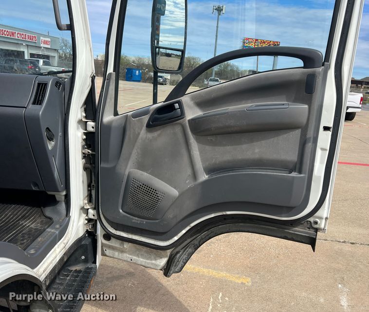 image for item DS2837 2011 Isuzu NPR  box truck