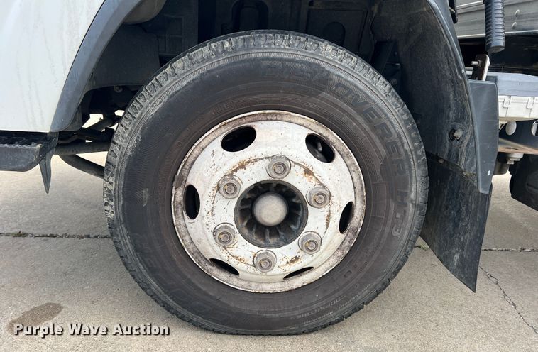 image for item DS2837 2011 Isuzu NPR  box truck