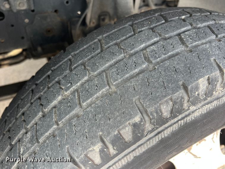 image for item DS2837 2011 Isuzu NPR  box truck