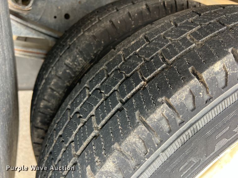 image for item DS2837 2011 Isuzu NPR  box truck