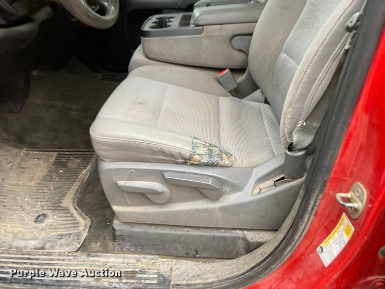 image for item HN9829 2015 Chevrolet Silverado 1500  Double Cab pickup truck