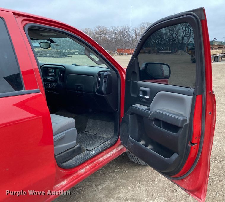 image for item HN9829 2015 Chevrolet Silverado 1500  Double Cab pickup truck