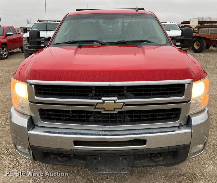 image for item HN9831 2007 Chevrolet Silverado 2500HD  Ext. Cab flatbed pickup truck