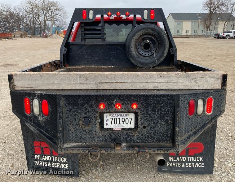 image for item HN9831 2007 Chevrolet Silverado 2500HD  Ext. Cab flatbed pickup truck