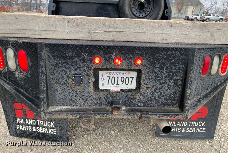 image for item HN9831 2007 Chevrolet Silverado 2500HD  Ext. Cab flatbed pickup truck