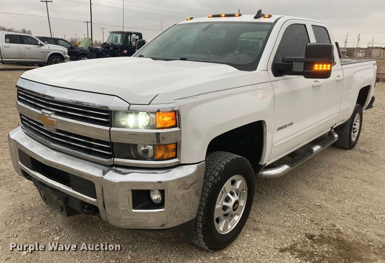 image for item HN9832 2016 Chevrolet Silverado 2500HD  Double Cab pickup truck