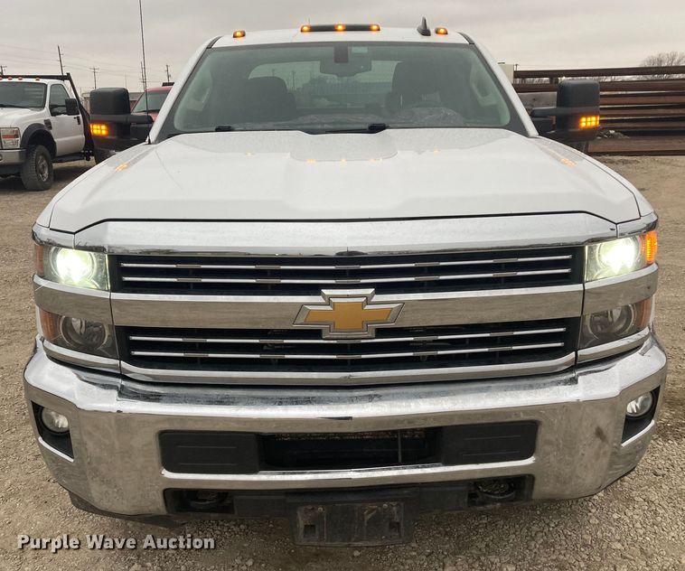 image for item HN9832 2016 Chevrolet Silverado 2500HD  Double Cab pickup truck