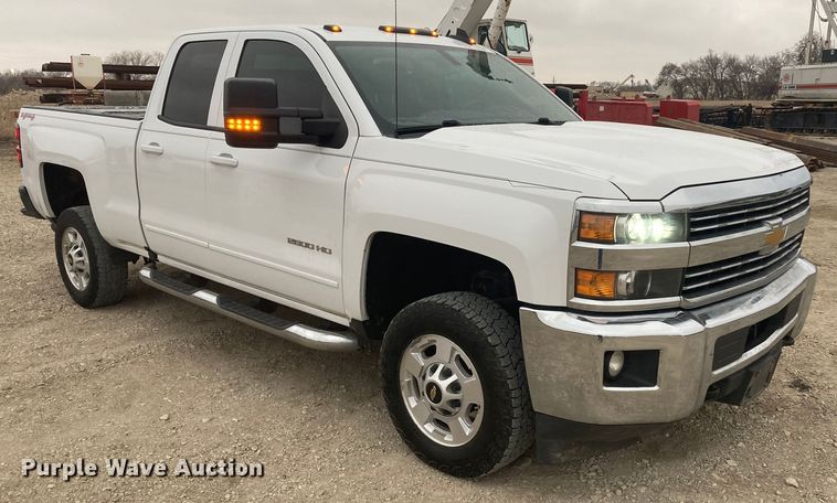 image for item HN9832 2016 Chevrolet Silverado 2500HD  Double Cab pickup truck