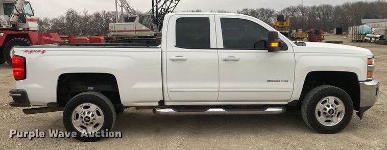 image for item HN9832 2016 Chevrolet Silverado 2500HD  Double Cab pickup truck