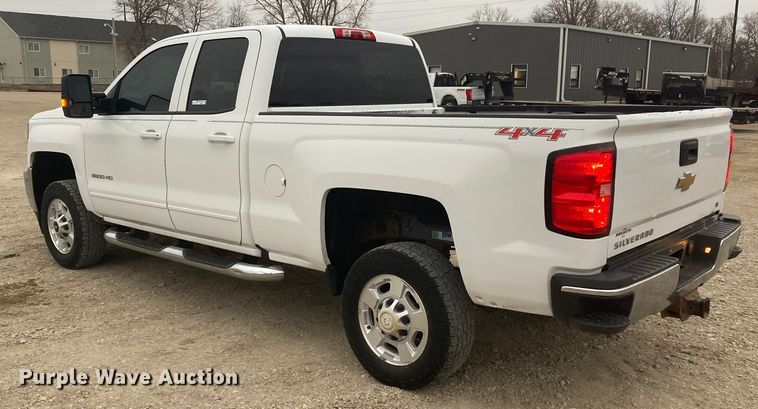 image for item HN9832 2016 Chevrolet Silverado 2500HD  Double Cab pickup truck