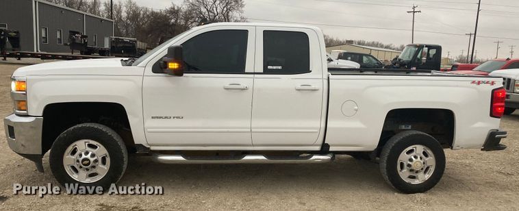 image for item HN9832 2016 Chevrolet Silverado 2500HD  Double Cab pickup truck