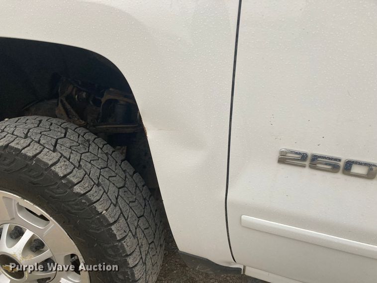 image for item HN9832 2016 Chevrolet Silverado 2500HD  Double Cab pickup truck