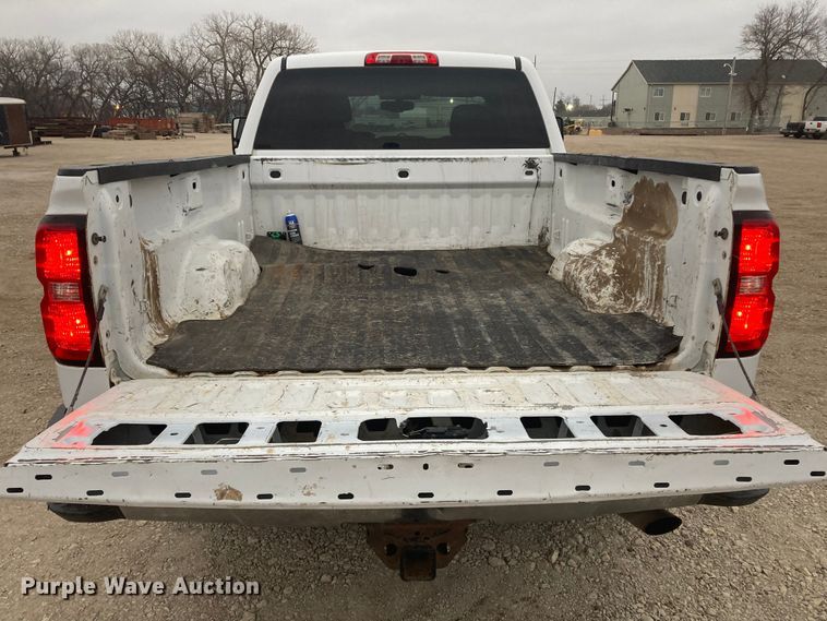 image for item HN9832 2016 Chevrolet Silverado 2500HD  Double Cab pickup truck