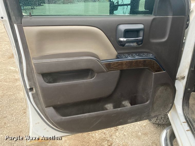 image for item HN9832 2016 Chevrolet Silverado 2500HD  Double Cab pickup truck
