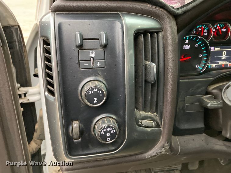 image for item HN9832 2016 Chevrolet Silverado 2500HD  Double Cab pickup truck