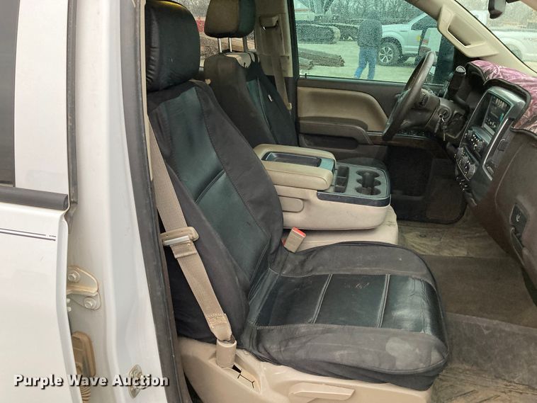 image for item HN9832 2016 Chevrolet Silverado 2500HD  Double Cab pickup truck