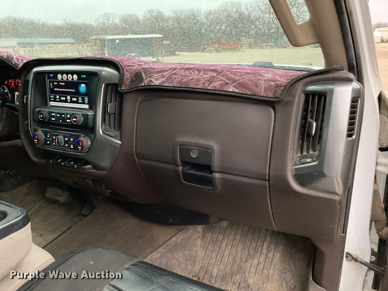 image for item HN9832 2016 Chevrolet Silverado 2500HD  Double Cab pickup truck
