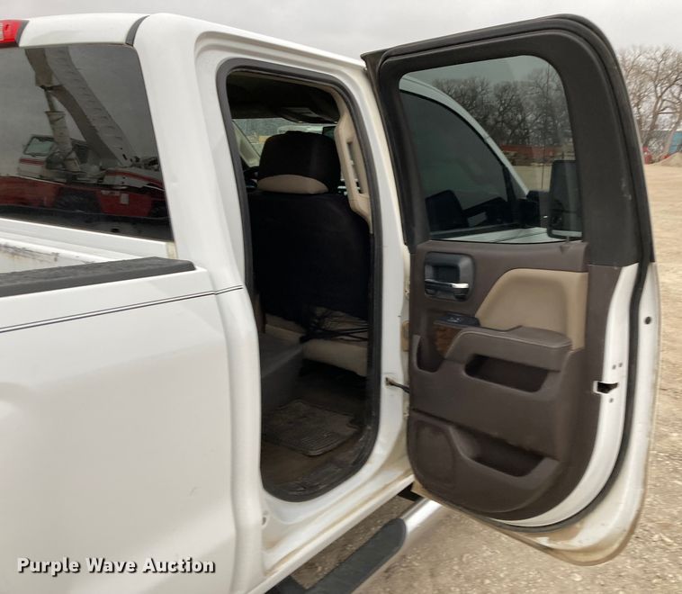 image for item HN9832 2016 Chevrolet Silverado 2500HD  Double Cab pickup truck