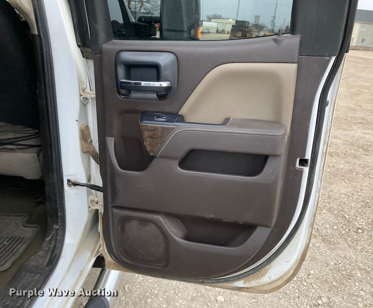 image for item HN9832 2016 Chevrolet Silverado 2500HD  Double Cab pickup truck
