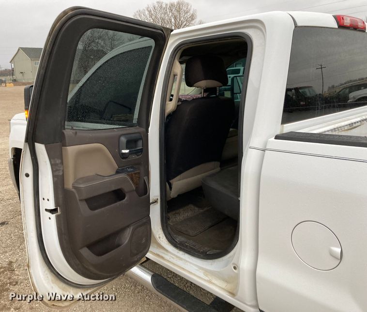 image for item HN9832 2016 Chevrolet Silverado 2500HD  Double Cab pickup truck
