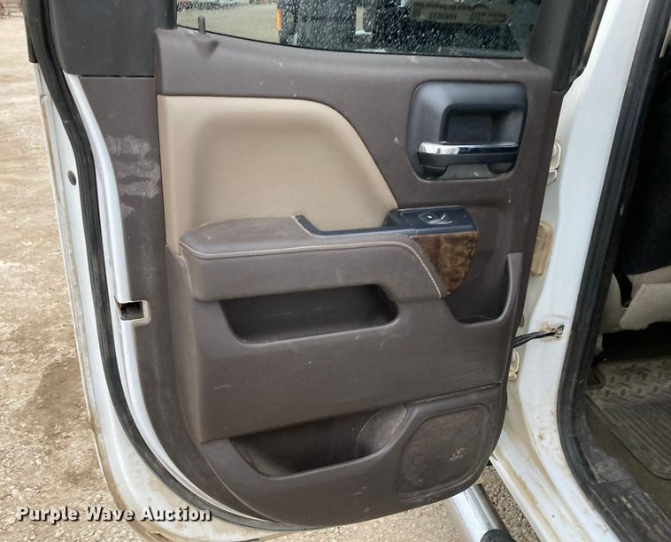 image for item HN9832 2016 Chevrolet Silverado 2500HD  Double Cab pickup truck