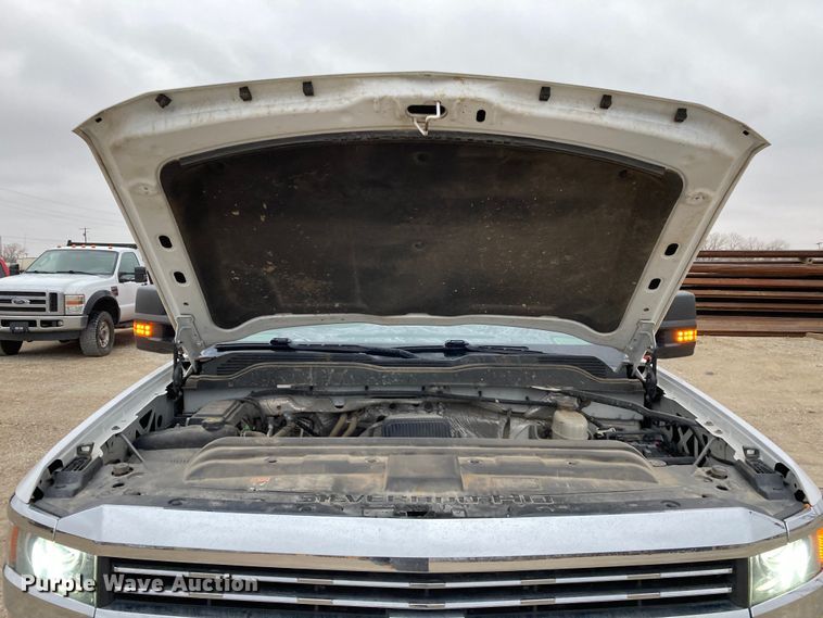 image for item HN9832 2016 Chevrolet Silverado 2500HD  Double Cab pickup truck
