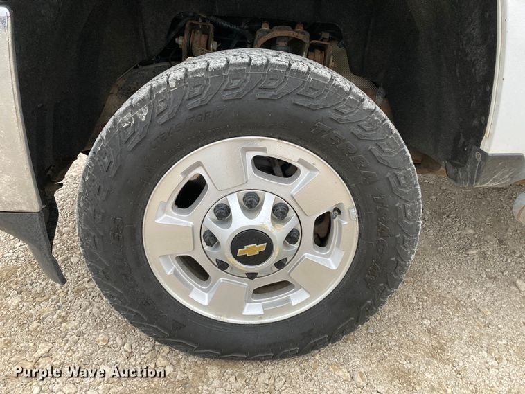 image for item HN9832 2016 Chevrolet Silverado 2500HD  Double Cab pickup truck