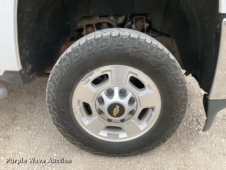 image for item HN9832 2016 Chevrolet Silverado 2500HD  Double Cab pickup truck