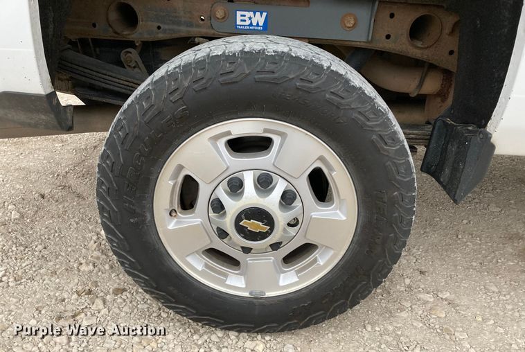 image for item HN9832 2016 Chevrolet Silverado 2500HD  Double Cab pickup truck