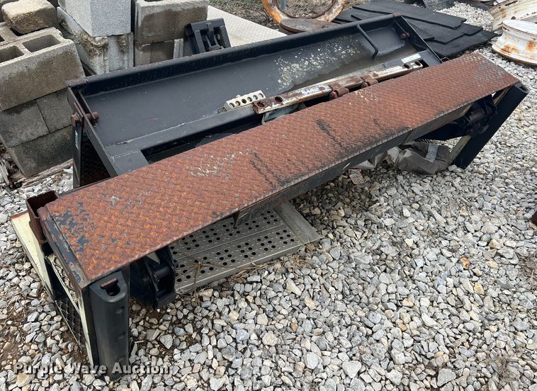 image for item ID9451 6' W end gate lift