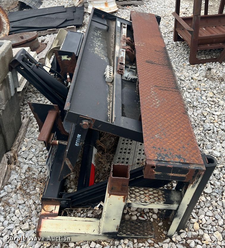 image for item ID9451 6' W end gate lift