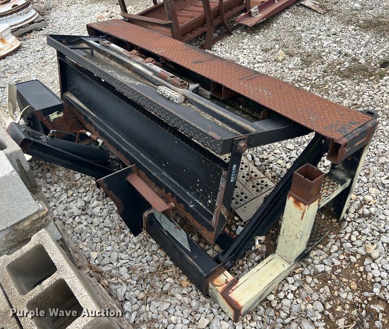 image for item ID9451 6' W end gate lift