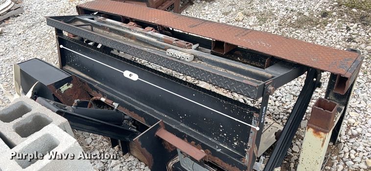 image for item ID9451 6' W end gate lift
